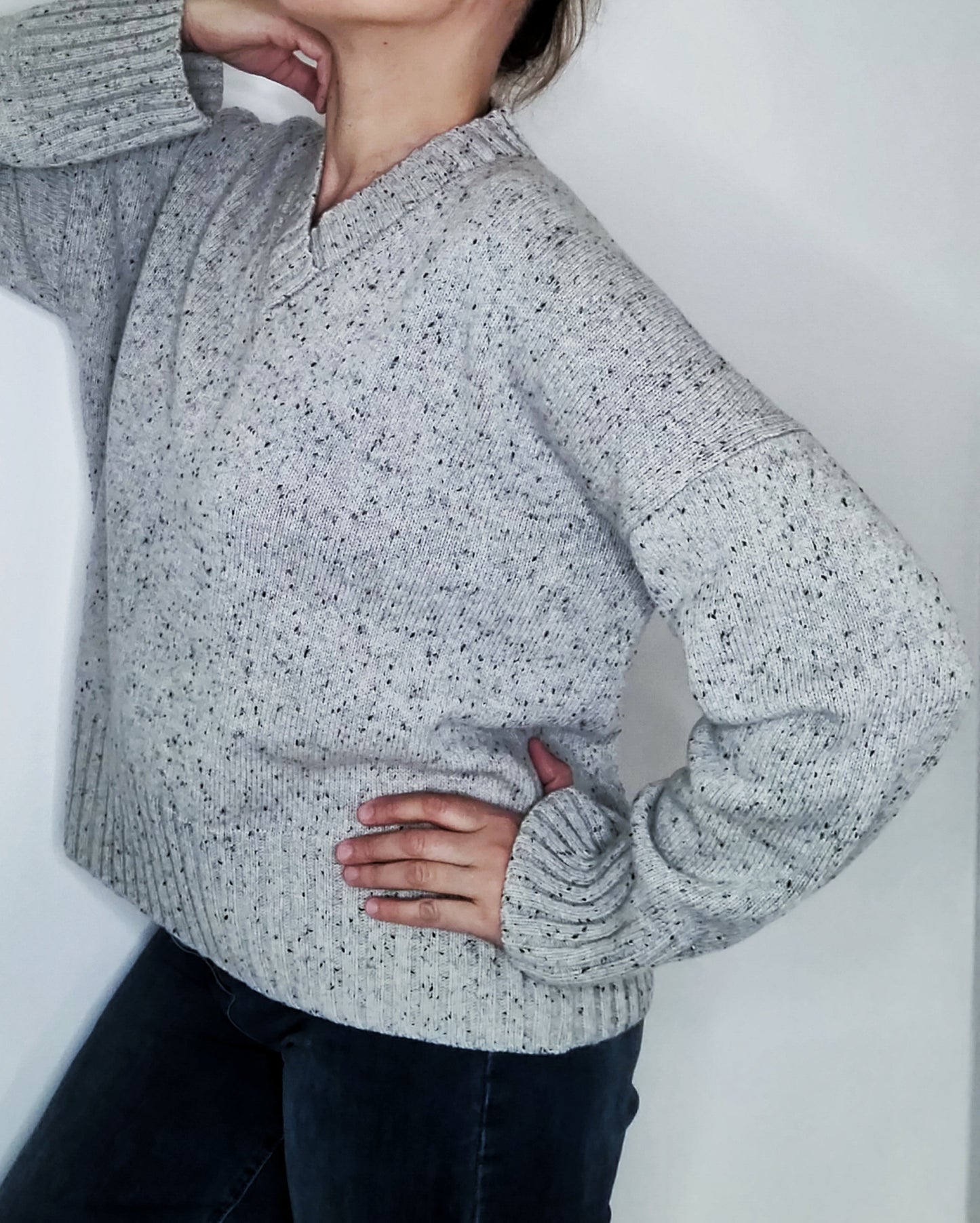 Sweater no.05 grey pearl with black dots